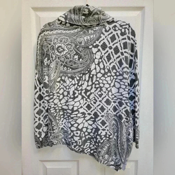 Chico's Women's Asymmetrical Paisley Scoop Neck Long Sleeve Size Medium - Picture 2 of 3